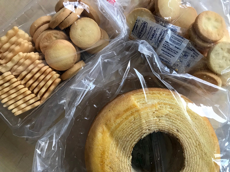 川口市のアヤベ洋菓子工場直売店でアウトレットのバームクーヘンやクッキーなどの焼き菓子を買ってきました 新聞掲載された国内超お得旅行情報